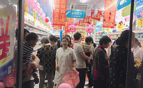 从少人问津到顾客盈门，这位店老板靠这招逆袭！