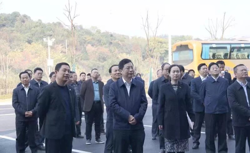 “全市重大产业项目建设观摩团”莅临颐仁堂大药房视察指导工作